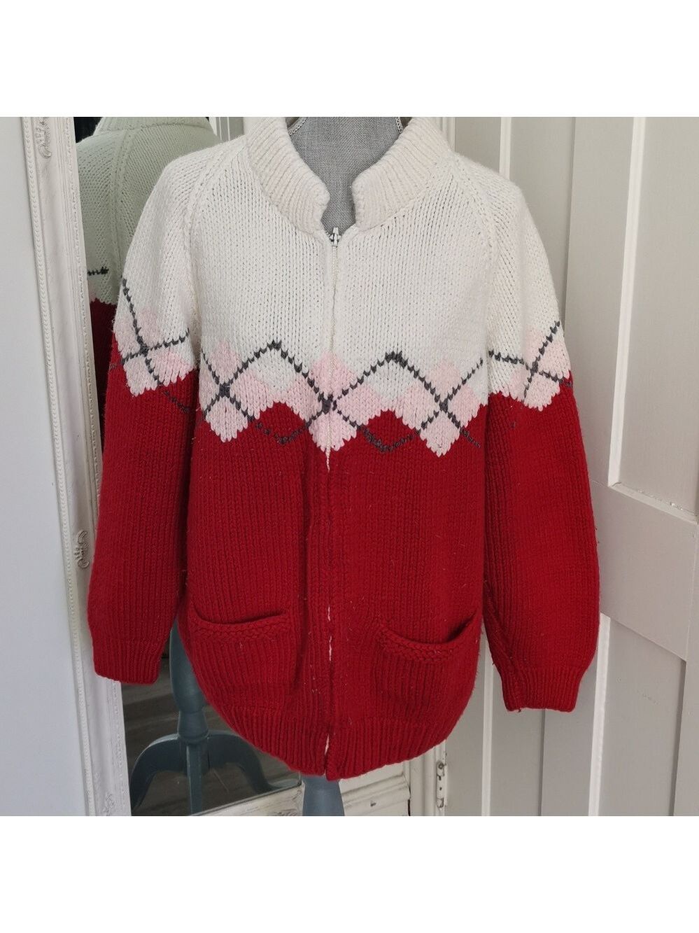 VintageCowichen curling hand knit wool zipper with front zip. Unisex, cozycore L